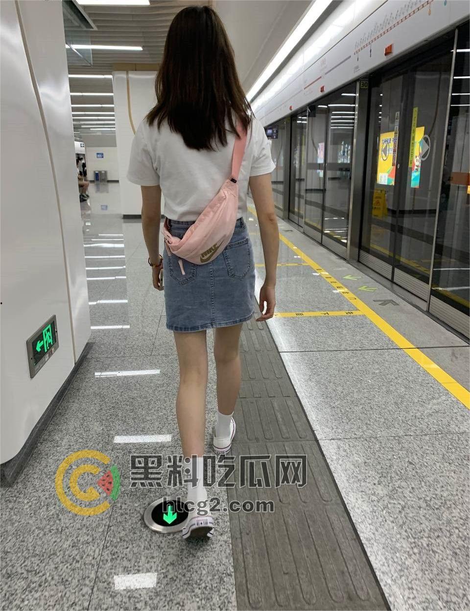 瓜友投稿：极品人妻「李晓玲」长年出差丈夫不在家，淫荡炮友分享让人咋舌-5