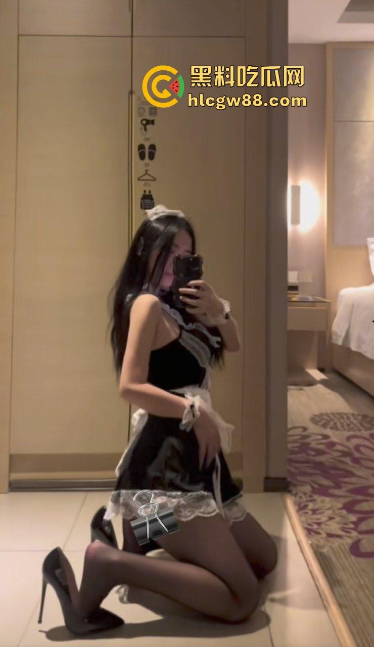 抖音极品骚鸡贱逼女【黄玉丹】打炮N次圈完金主钱就跑路马来西亚，遭曝光女仆装淫荡性爱！-6