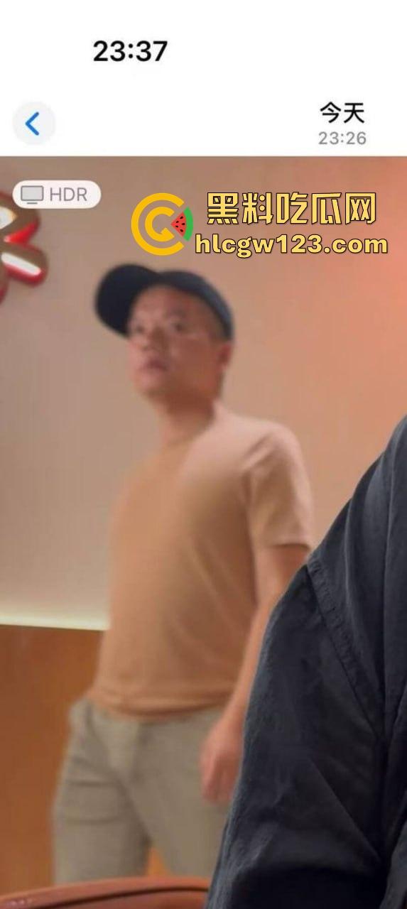 深圳五溪红小子餐厅惊爆大瓜！一对男女吃饭途中按捺不住去厕所激情啪啪 女方身材火辣 聊天记录曝光！-7