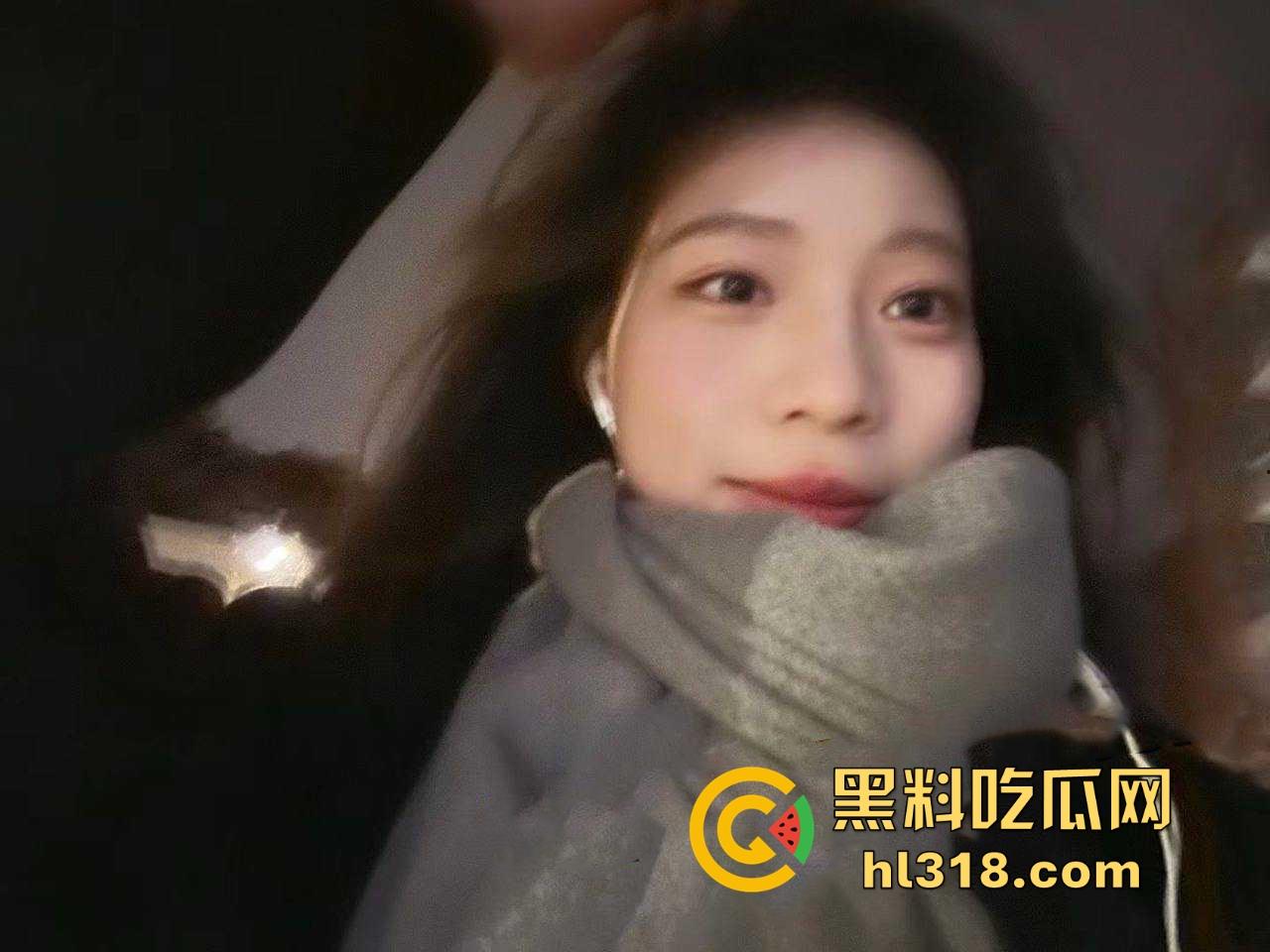 复旦大学清纯学妹【李怡】性爱视频曝光，反差母狗被后入打桩爆操，无套内射叫声无限淫荡！-4