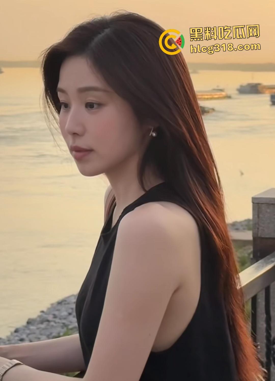 偷情男女深夜在酒店走廊做爱,疯狂后入啪啪声打的整栋楼都听得到,有人听到还以为半夜装修呢!-1