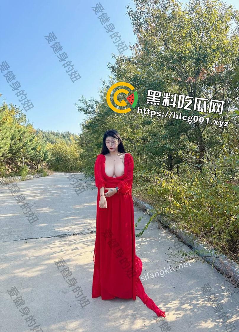 巨乳肥臀美女人妻反差婊【兔兔好闺蜜】各种户外 卫生间露出合集爱吃鸡扒-21