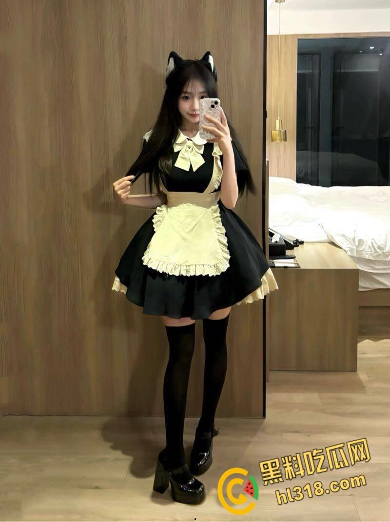 推特献妻绿帽男【暖暖小淫妻】，绿帽老公灌醉老婆玩3P，喝醉的老婆淫荡发骚，跟单男边调情边爱爱 !-3