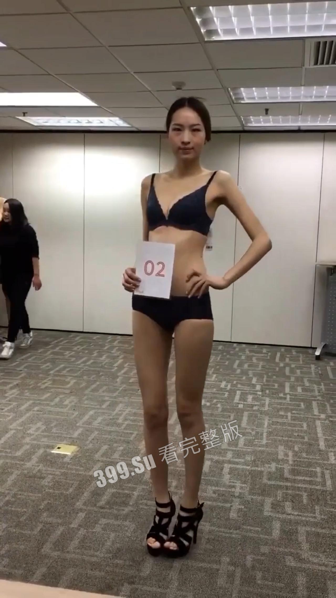 经纪公司内部模特儿走秀视频流出，都要求素颜走秀，这才真实  个个都是大长腿女神  02号技师…不，是模特真好看-8
