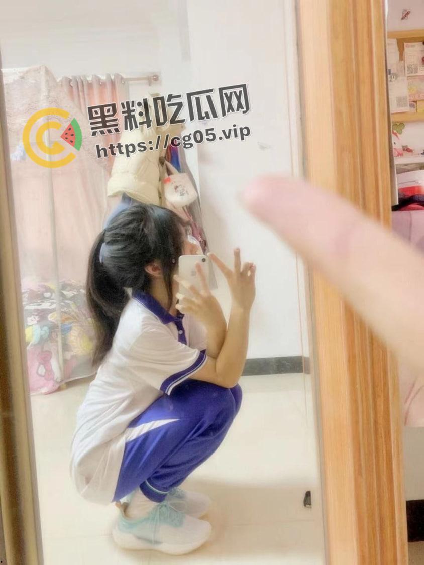 福建反差婊女高中生1v3 还高中就阅屌无数  学校天台露出一战成名 脸庞稚嫩确实巨乳母狗-4