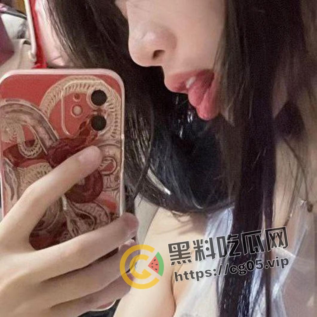 福建反差婊女高中生1v3 还高中就阅屌无数  学校天台露出一战成名 脸庞稚嫩确实巨乳母狗-6