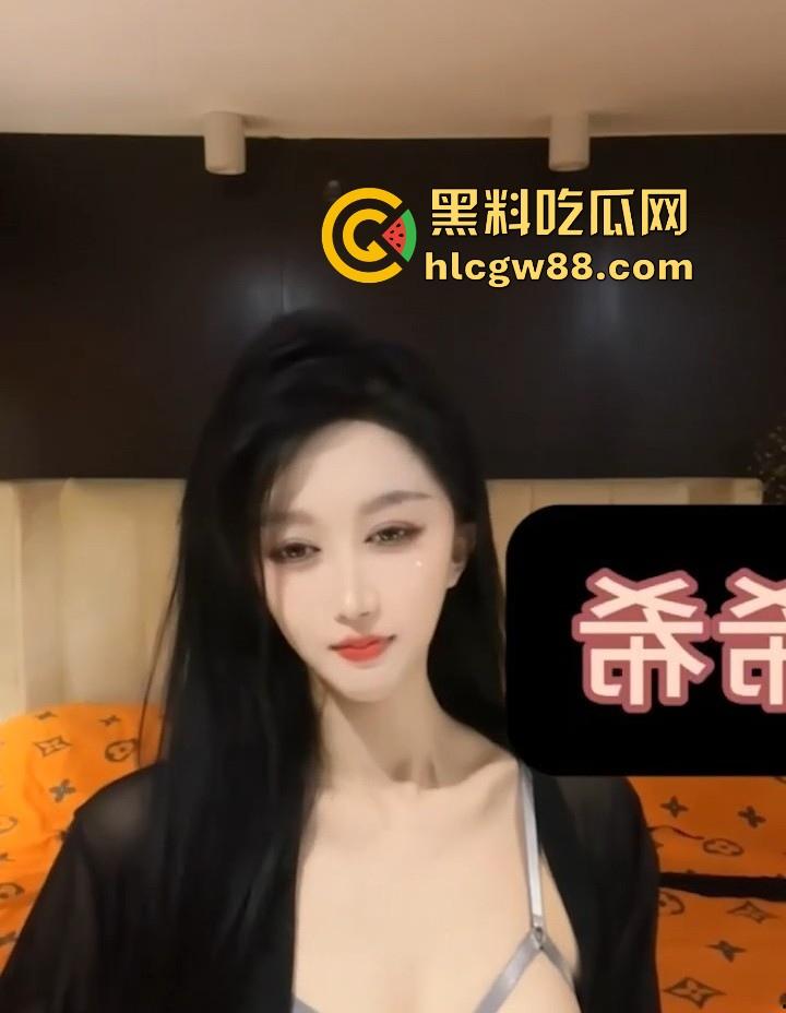 抖音40w粉丝网红【Fortune】大尺度诱惑私拍泄露 高冷御姐风骚揉胸 展示性感蜜桃臀 很有撸点！-4