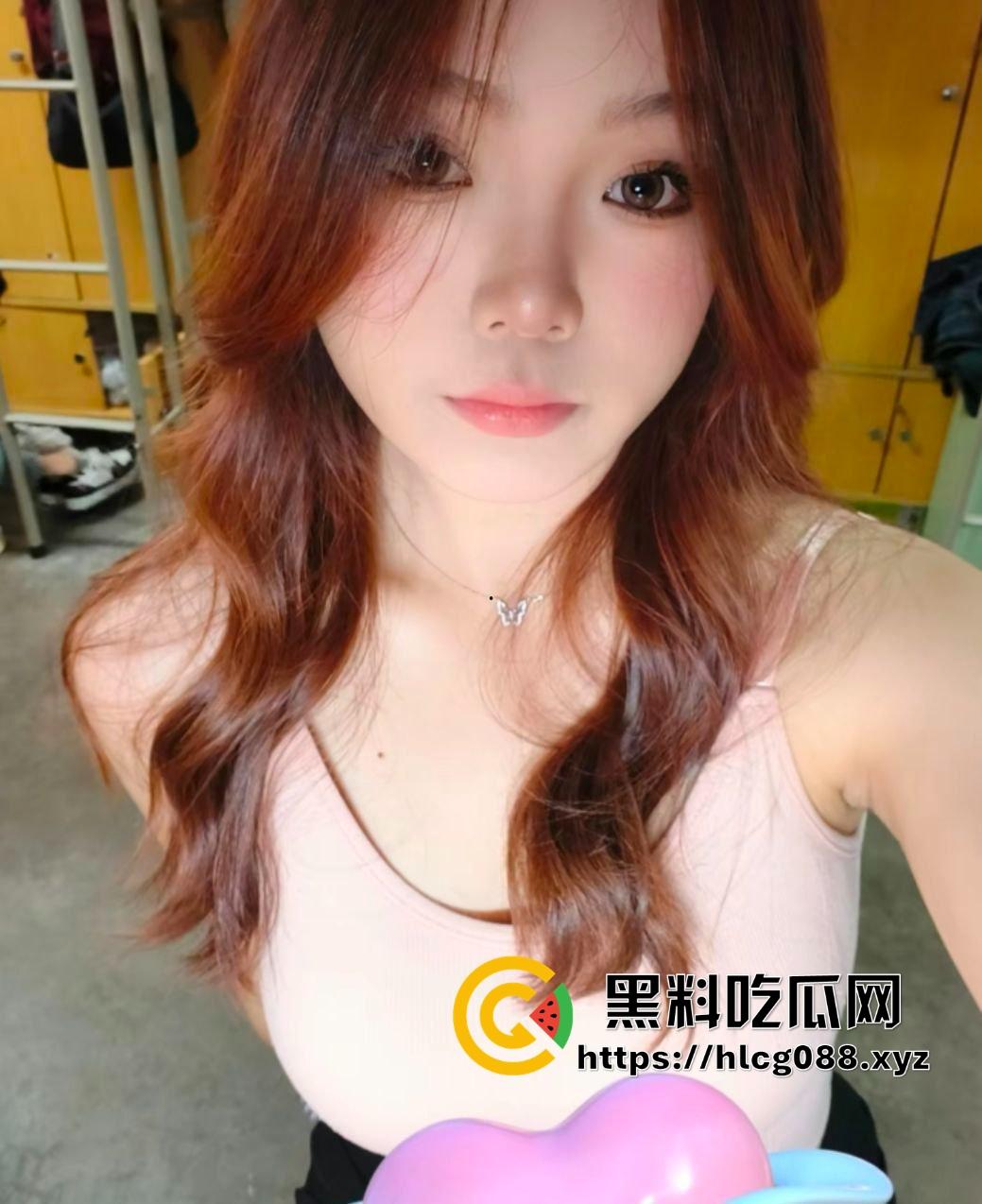 贵州赖茅厂20岁厂妹【齐雨鸠】白天酿酒晚上被主管爸爸狗链子遛，骚得洋气还上啥破班，直接当外围爽翻天得了！-2