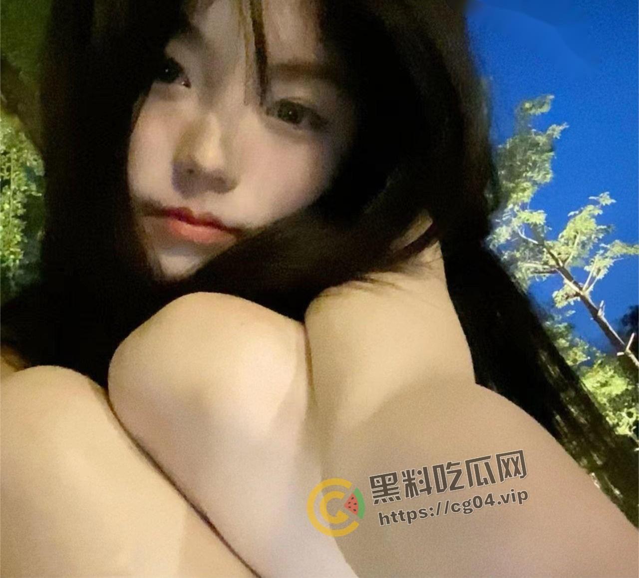 癞蛤蟆终于吃到了天鹅肉！蛰伏多年的猥琐男终于追到了女神 直接给干哭 还把女神给曝光了出来炫耀 多图警告-10