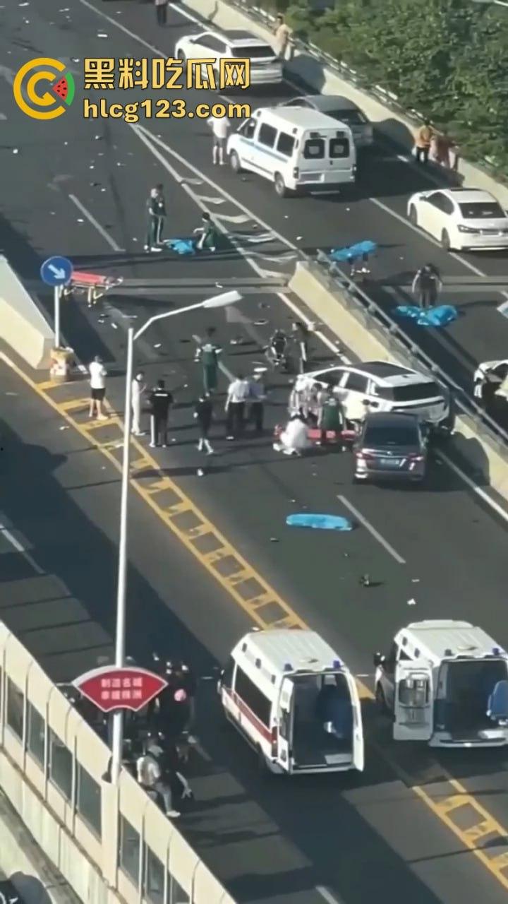 突发事件!6死7伤 湖南株洲芦淞大桥发生一起多车相撞交通事故致!-9