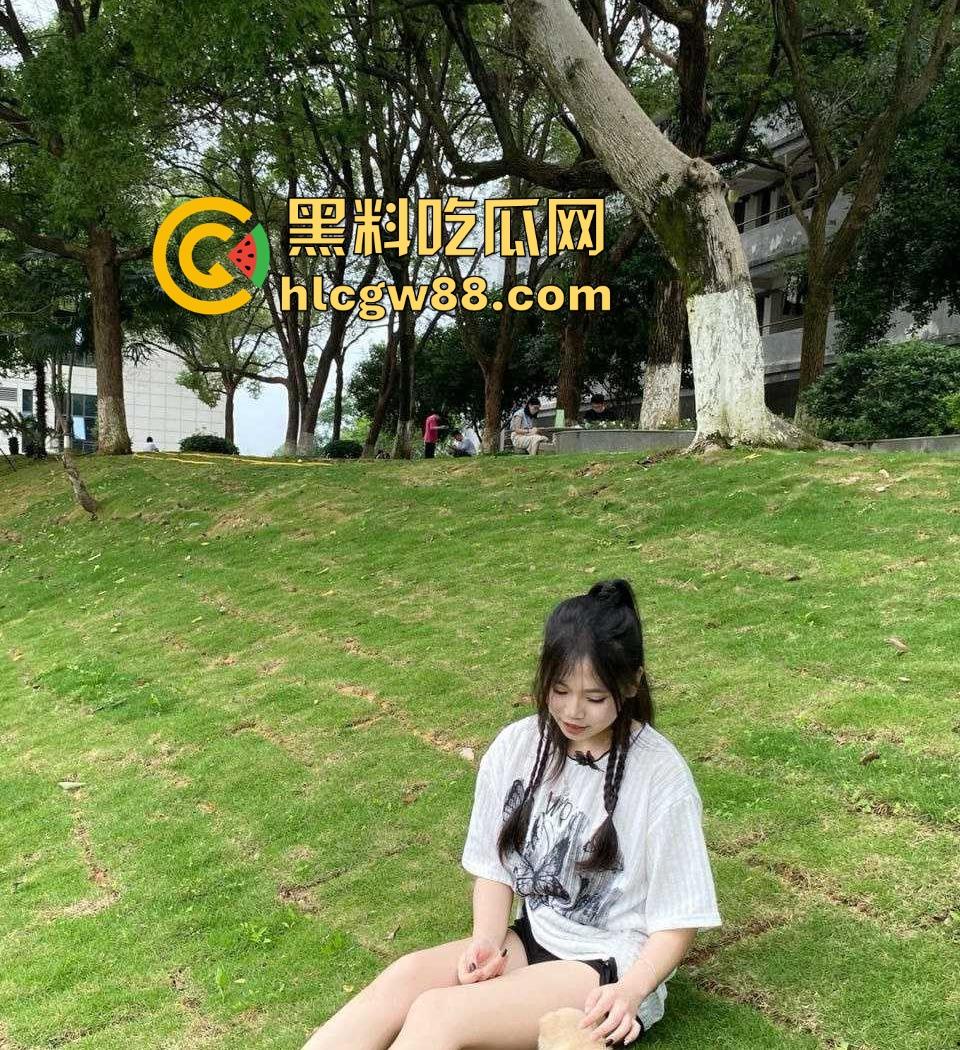 江苏徐州清纯嫩妹【李凝珠】生活照和现实的反差 母狗配丝袜 骚穴随便插 男友炮友直呼太过瘾！-2