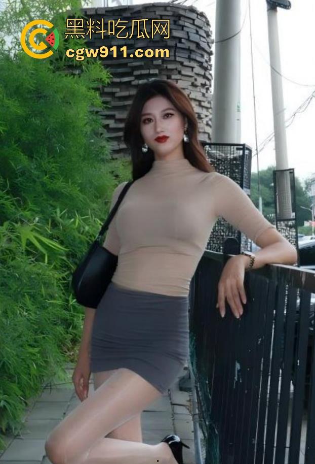 海角乱伦！姐姐化身淫娃荡妇跨市送逼，放纵刺激下淫叫不断，全程骑乘榨精，狠狠操烂骚姐的嫩逼！-1