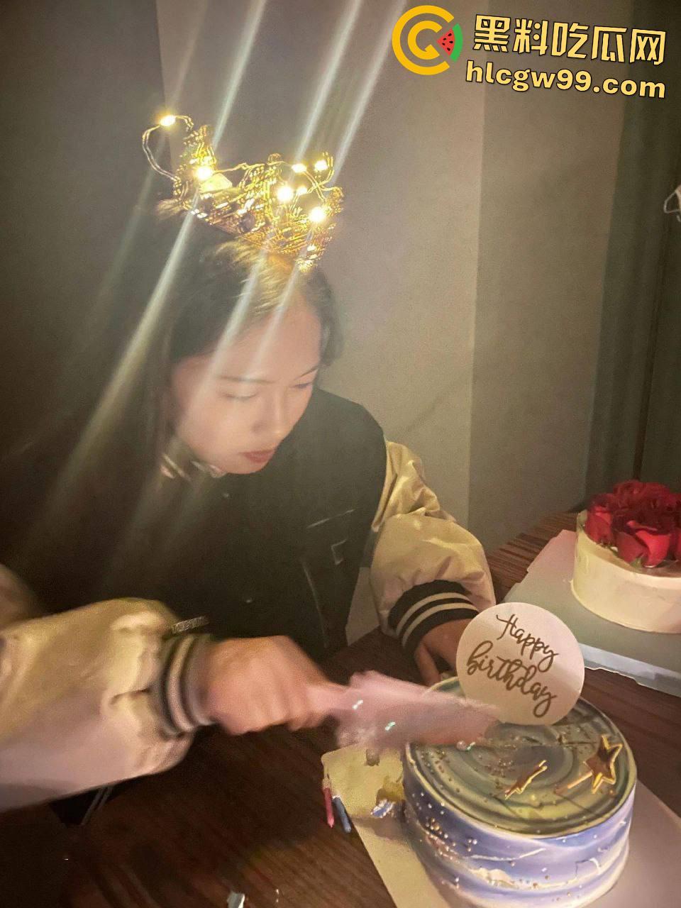 北师大绝美校花【媛媛】蜜桃翘臀自慰私拍，清纯脱俗的舞蹈生颜值堪比明星-3