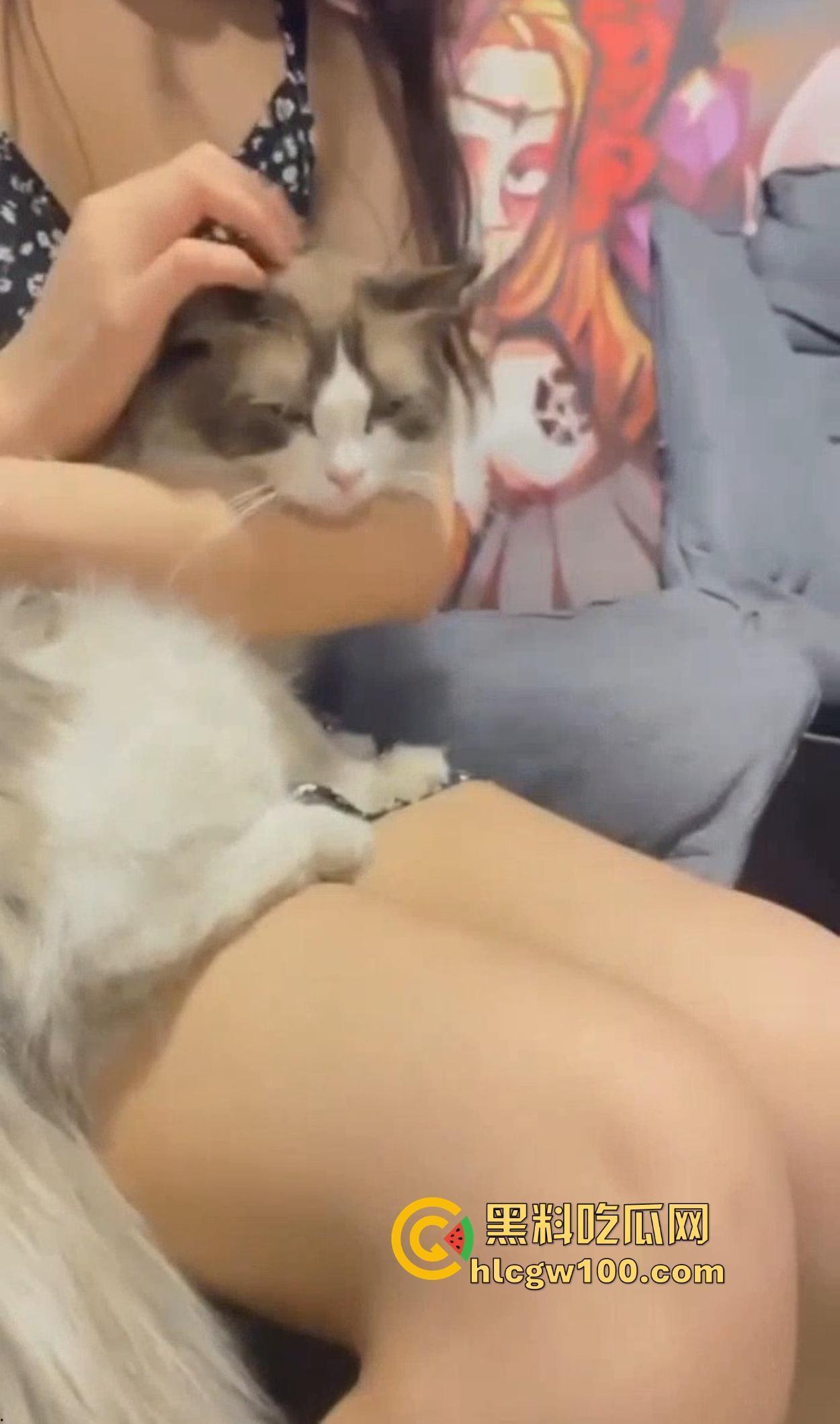 天津老婆闺蜜【李静】变情人，床上骚浪成精，自慰求操高潮两次，嫌老公小鸡巴不够，回家还让舔被操过的骚穴！-6