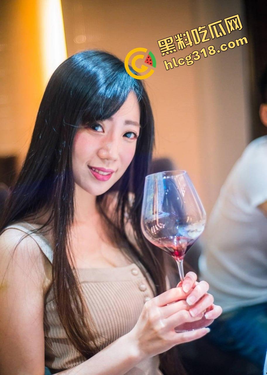 周日约炮敏感肌白丝女大『李延倩』轻揉一下就潮喷，揉两下水喷不停，比吃药还猛这怎么停下来！-3