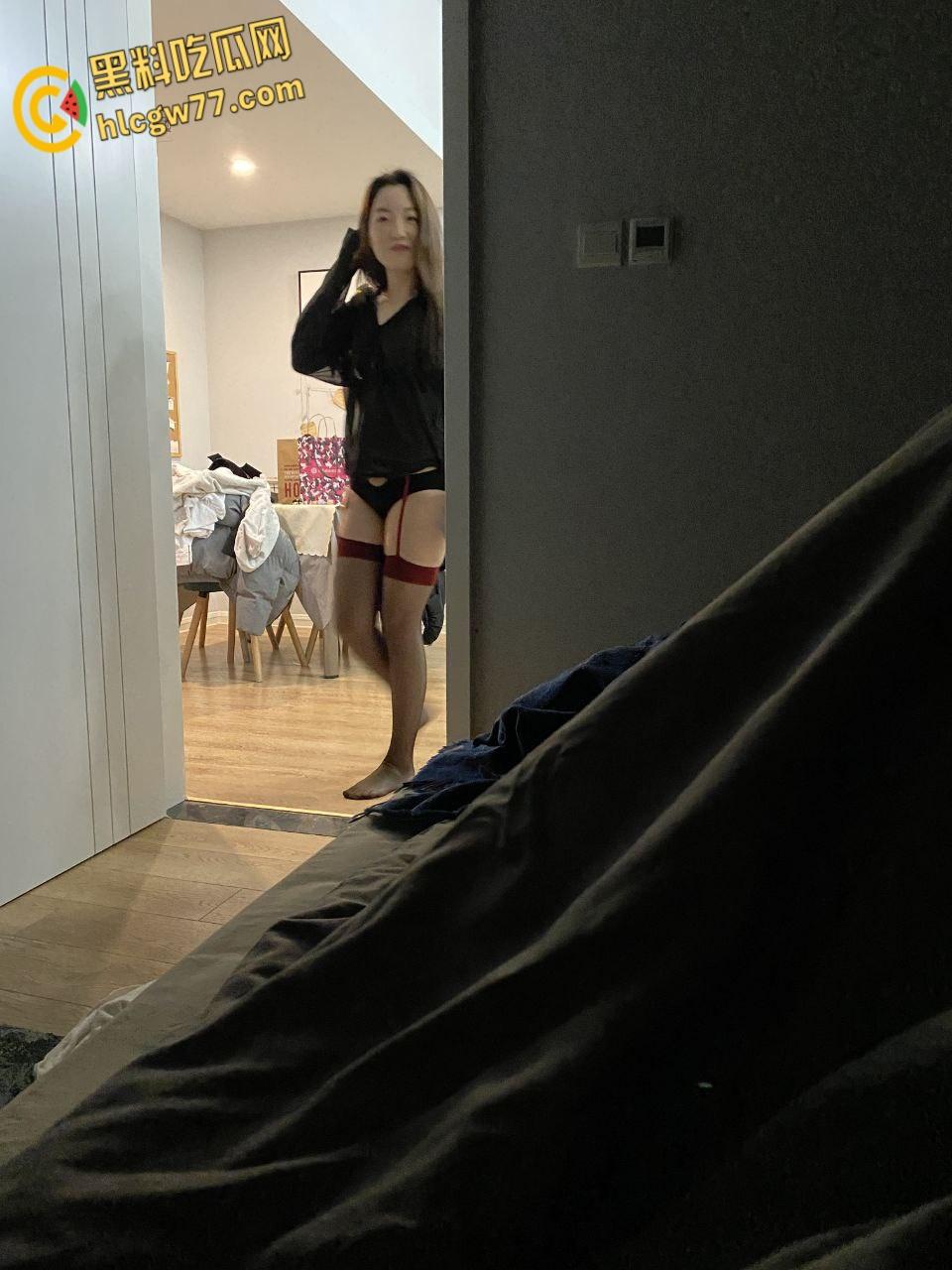 清纯卫校护士【刘思雯】化身淫荡小母狗，宾馆情趣约啪引爆反差诱惑！-4