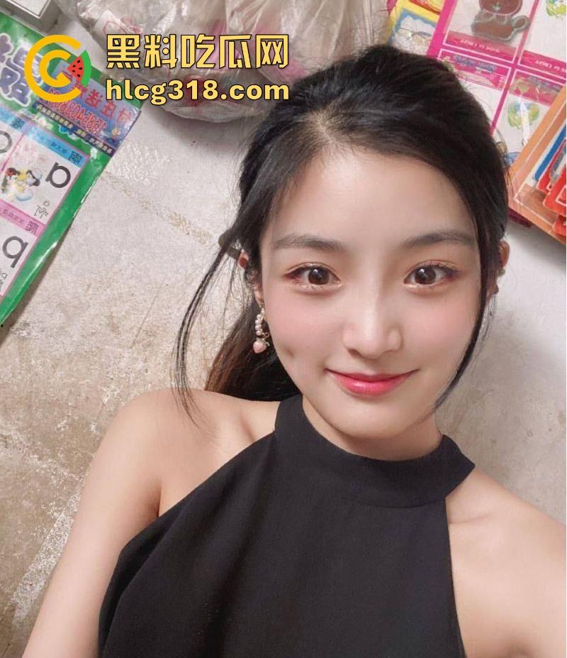 广西职业学院学生妹【薛雯雯】给男友私拍福利流出，清纯反差露脸口交，娇嫩身躯淫荡自慰，反差十足。-1