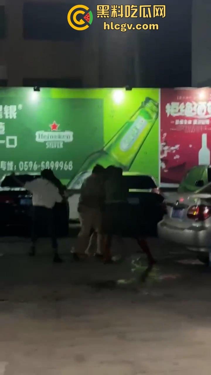 褔建老婊子爱上无情狗男人 申请转正失败还被打 含恨挥刀嘎了男人腰子 血溅当场-10