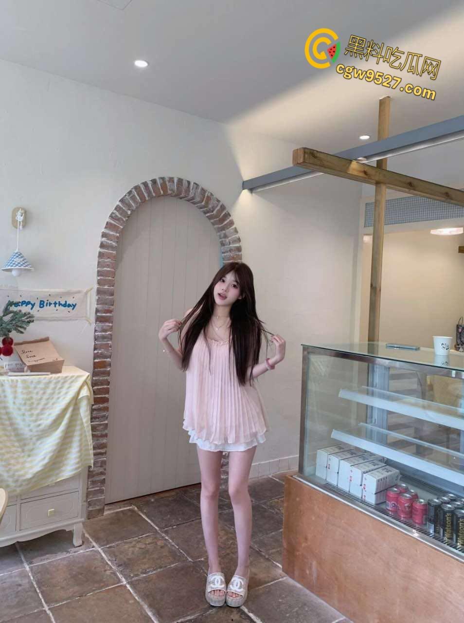 杭州反差母狗【武杭霏霏】，高跟鞋大长腿淘宝模特，下班主动求操性感撩人，肛塞调教后入小骚穴！-3