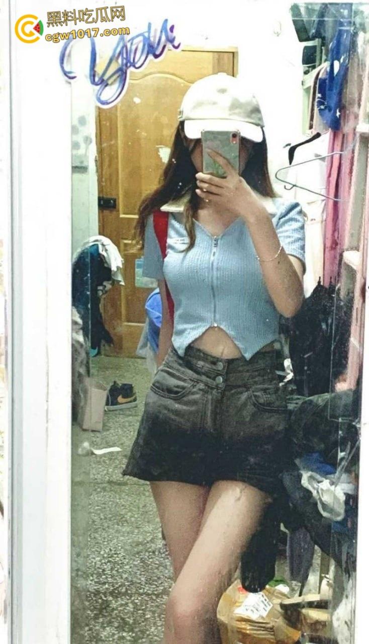 福建师范大学校花【李晓梅】她翘起雪白肥臀，白丝玉足玩弄男友大屌，粉嫩小穴被后入狂操呻吟不断！-4