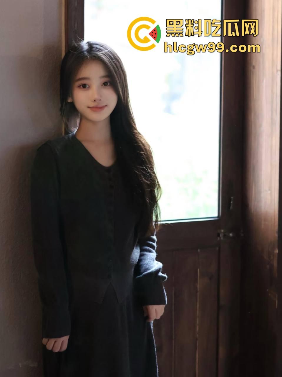 天津绿帽老公酒店开房安排单男爆操老婆，自己缩在厕所撸到腿软，透过玻璃看现场春宫秀！-6