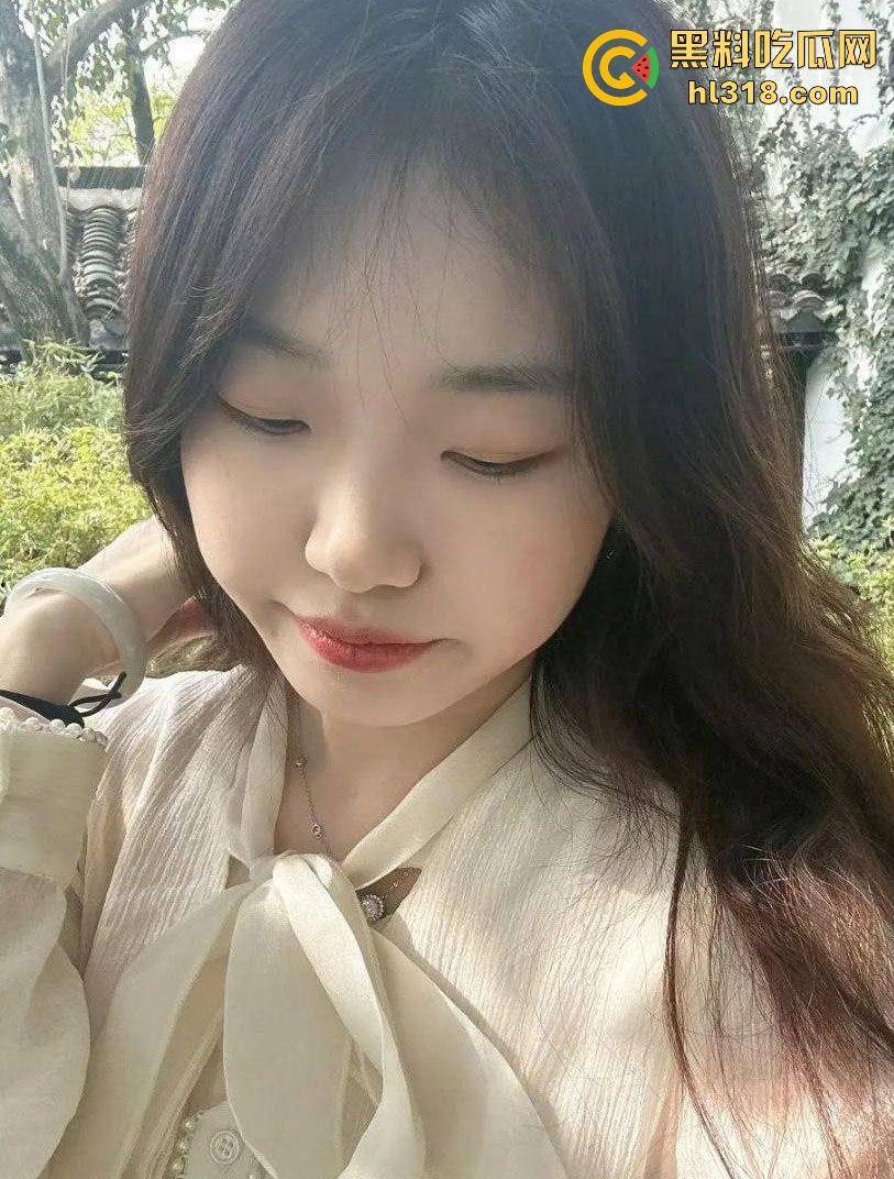 抖音约炮研二女学生，私密聊天记录超级直接，无套狂操淫水直流，粉穴翘臀让人欲罢不能！-8