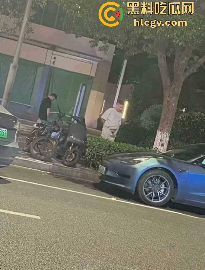 快手千万网红【二子爷】家暴出轨 潜规则偷吃女徒弟蓝牙 老婆曝光女徒弟给师傅深情口交视频！-7