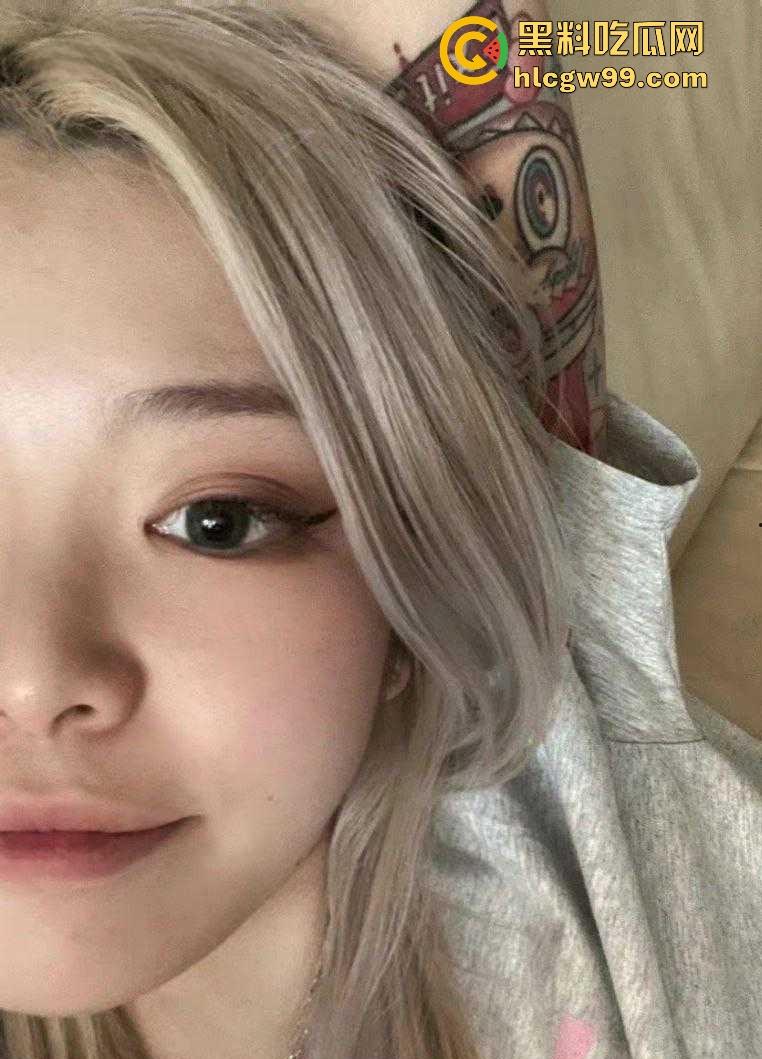 湖南高颜值反差金发母狗【李敖怡】约炮视频曝光,掐着脖子猛操白虎粉穴,内容炸裂!-2