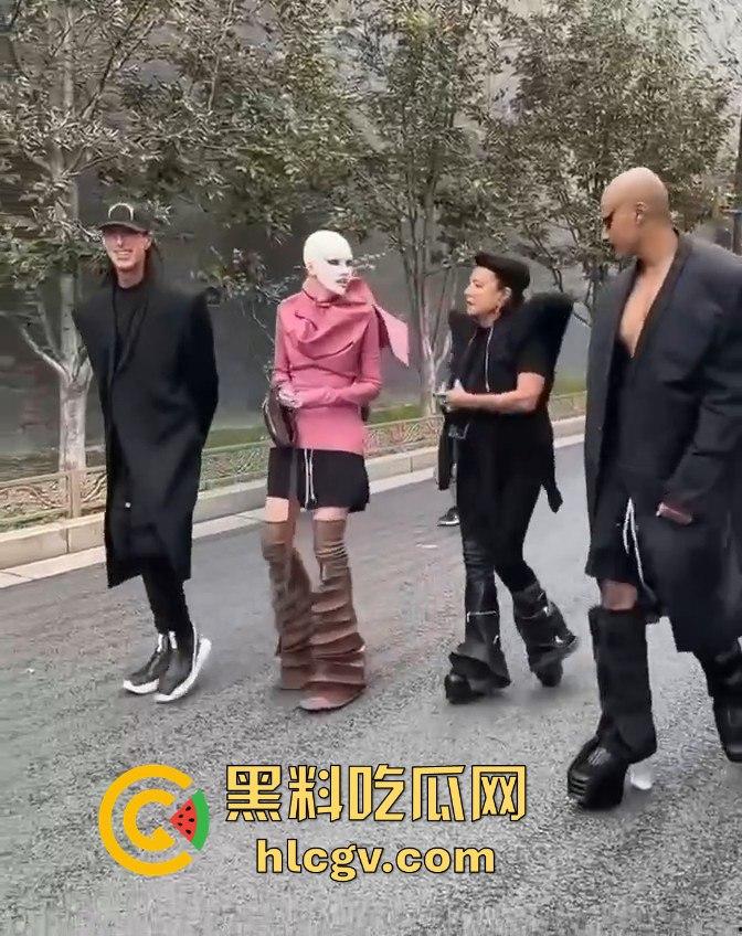 知名服装设计师【Rick Owens】团队因怪异服装被故宫请出，穿衣自由or文化亵渎？-2