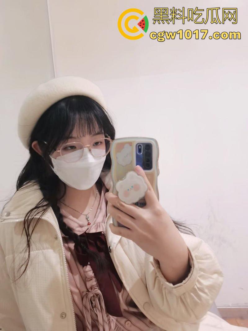 烟大海洋学院大二母狗【王玥】，背着男友跟学长约炮，抓着双马尾后入蜜桃臀，这别人的车就得站起来蹬！-2