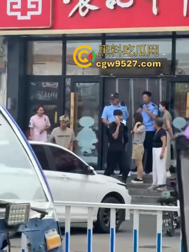 抖音热搜！唐山鸦鸿桥袁记串串香出轨事件曝光，老板娘出轨有妇之夫，被贴大字报全城派送，脸逼看得清清楚楚！-4