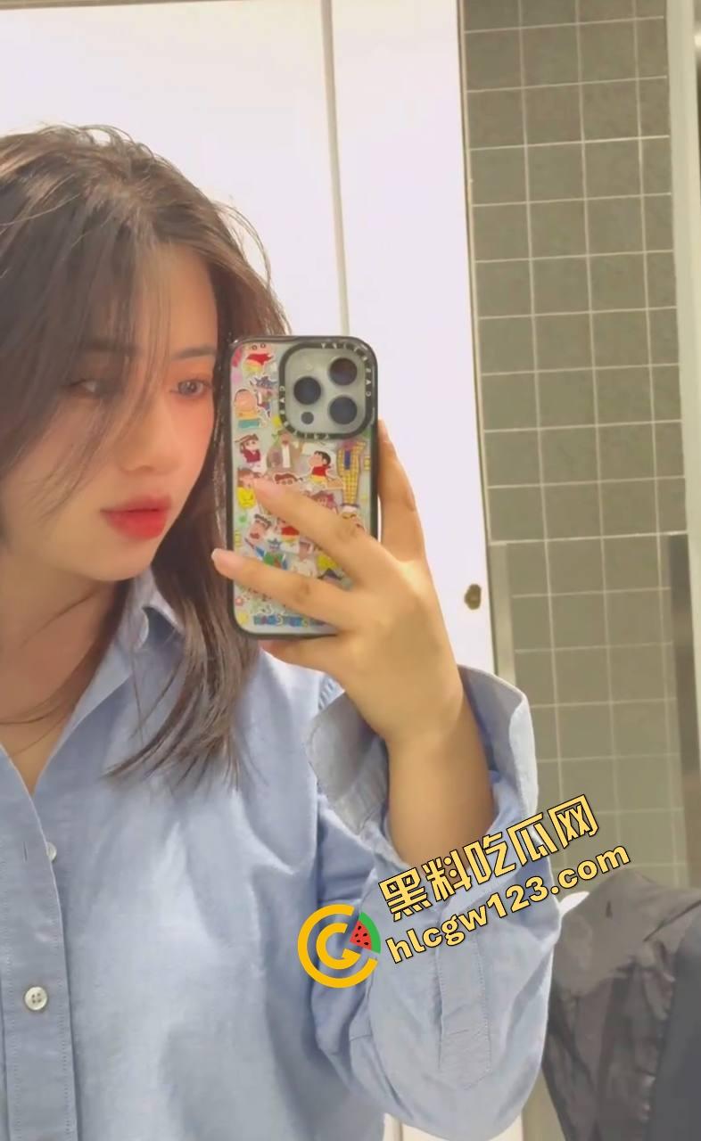 深圳外企行政经理【李妍】穿情趣内衣边口交边自慰，逼屁眼全塞满，两个洞都装不下欲望了！-1