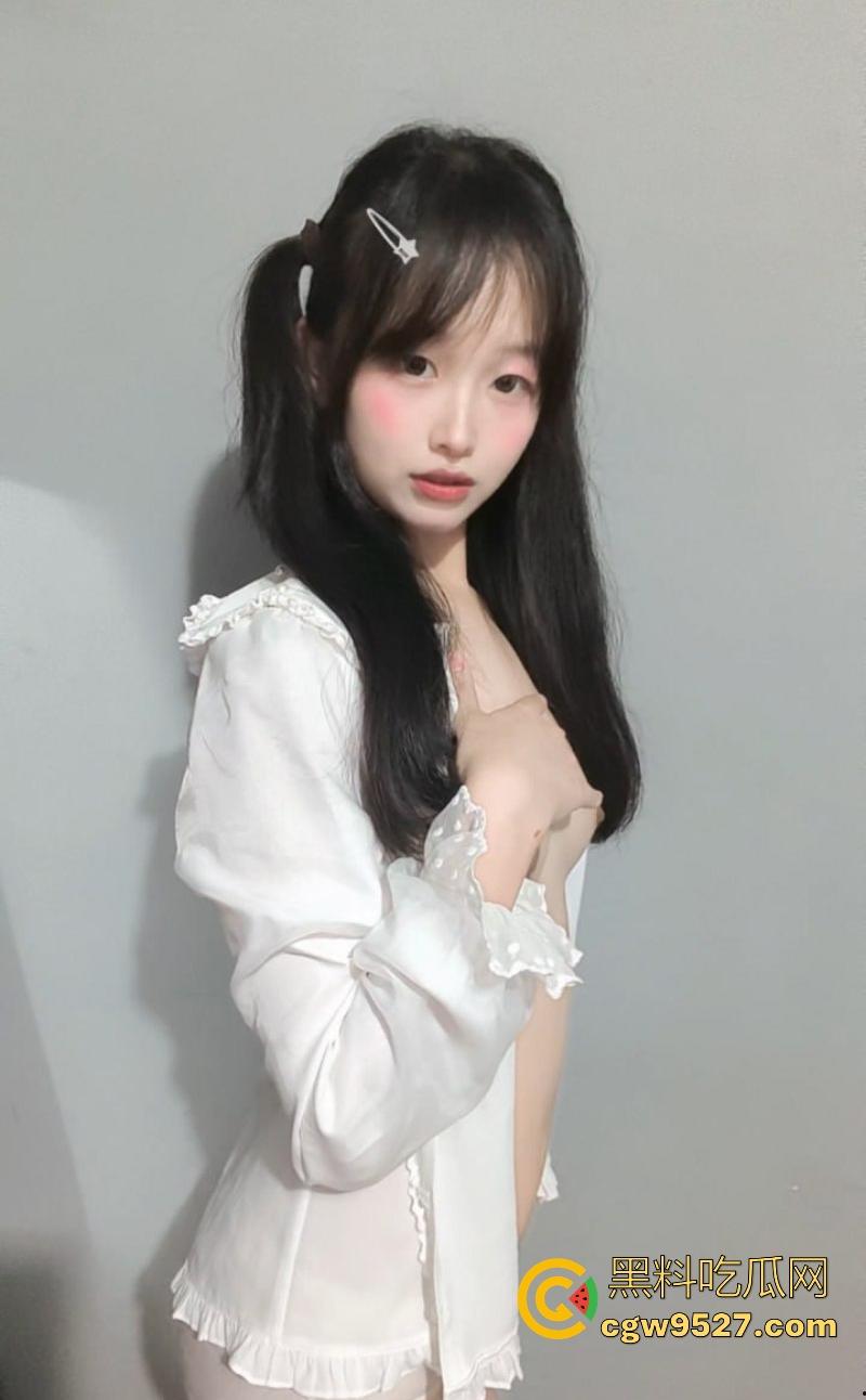 高颜值福利姬【小绒ovo】极品性感尤物露脸裸舞自慰，动作撩人边脱边舞，每一寸肌肤都散发致命诱惑！-2