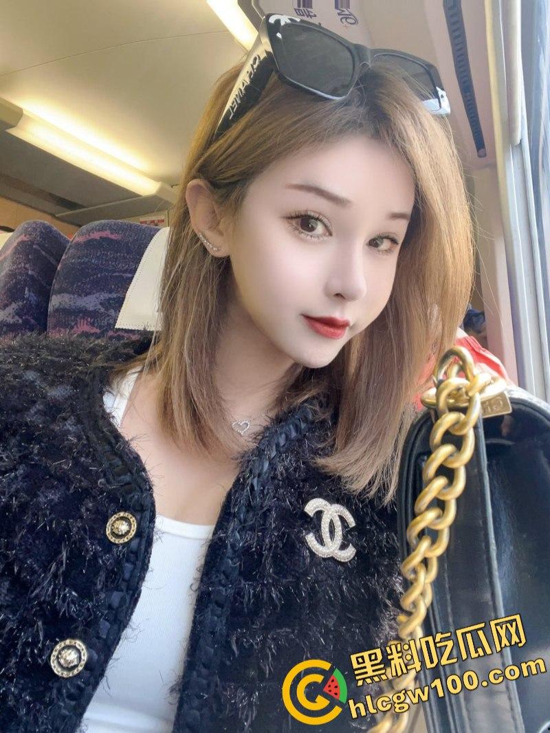 成都极品高颜值名媛范【TS安安】尺度私拍视图福利 约炮各路大屌哥 后门打开狂被草!-5