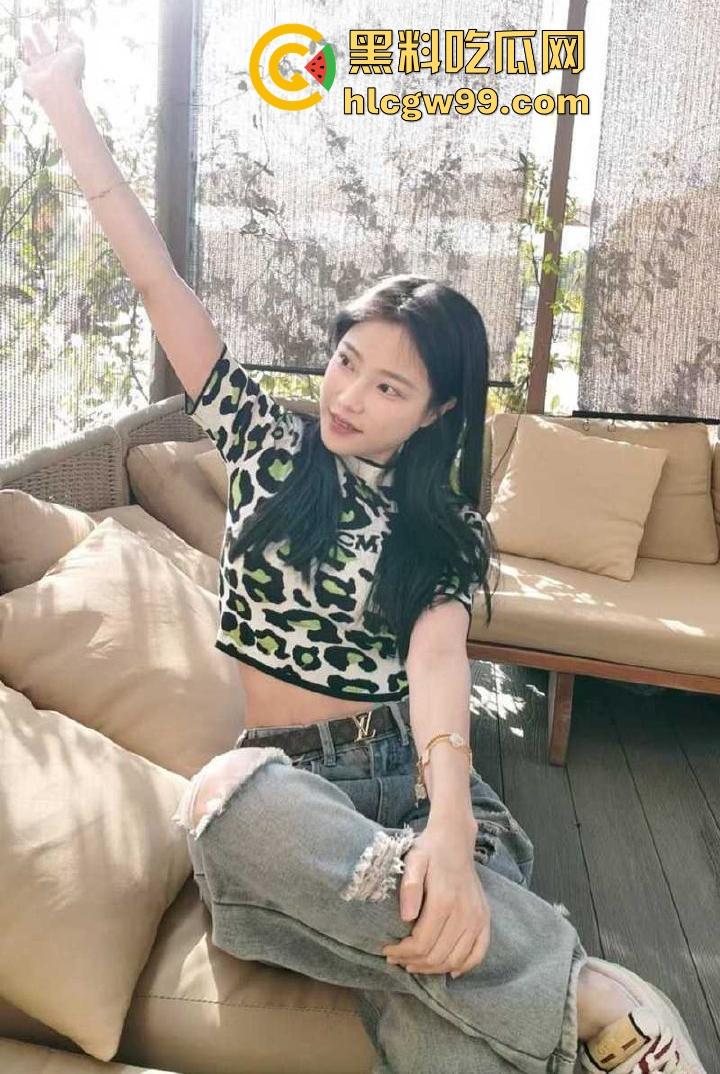 西安音乐学院艺术系学生妹【宋昕宸】汉服cos武媚娘服侍主人,让你感受帝王般的视觉冲击!-1