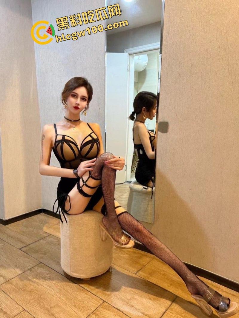 成都极品高颜值名媛范【TS安安】尺度私拍视图福利 约炮各路大屌哥 后门打开狂被草!-25