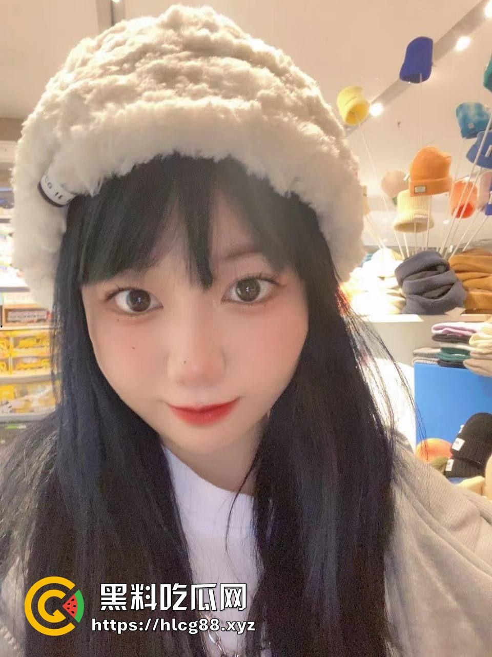 苏州大三【邵怡饶】自拍视频再曝,甜脸恶心人,床上骚浪贱到爆,男友操她操出新高度!-1