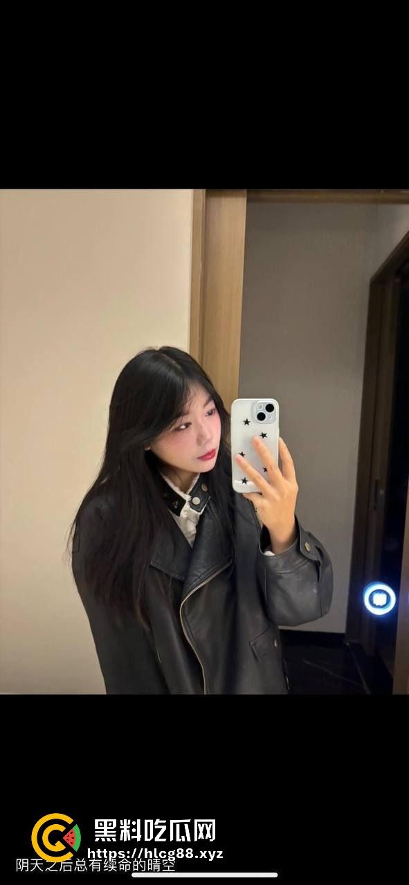 苏州大三【邵怡饶】自拍视频再曝,甜脸恶心人,床上骚浪贱到爆,男友操她操出新高度!-2