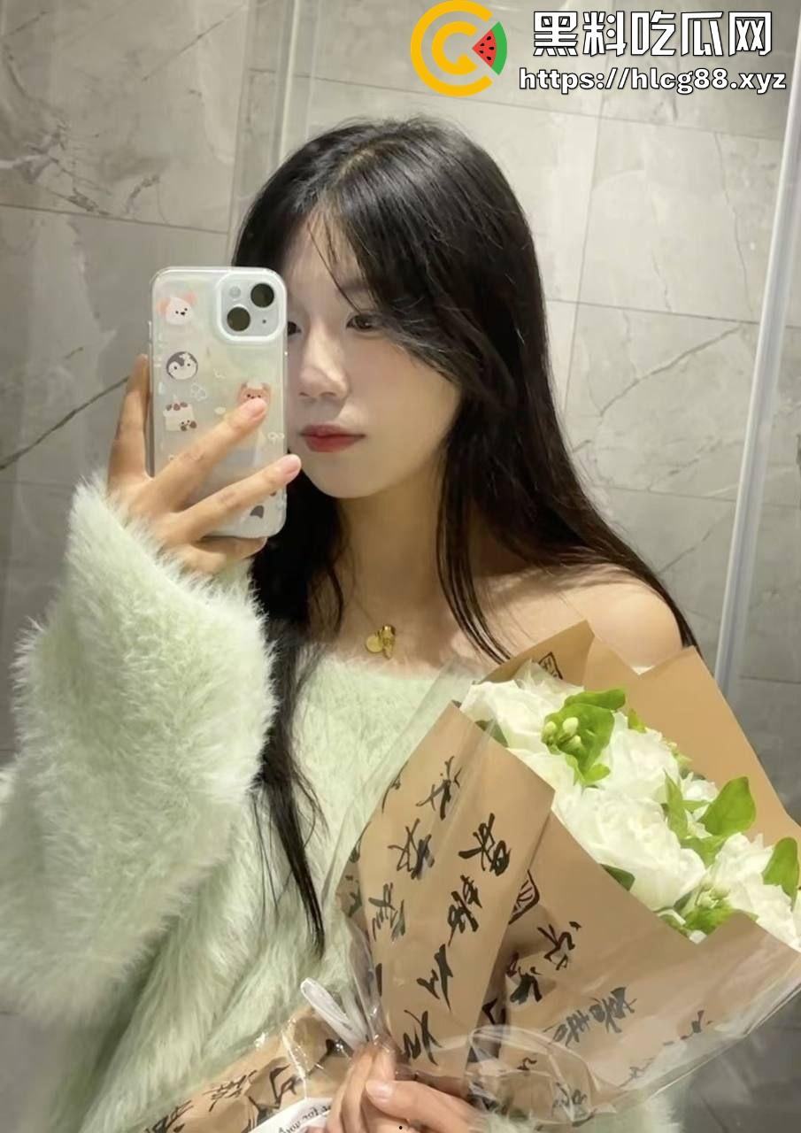 苏州大三【邵怡饶】自拍视频再曝,甜脸恶心人,床上骚浪贱到爆,男友操她操出新高度!-3