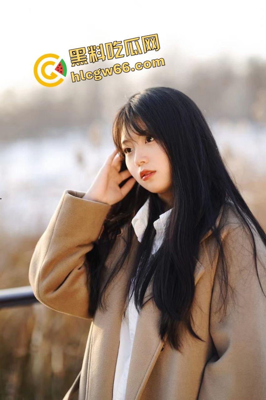 湖州刚毕业小学妹『宋雪』骚逼巨乳肥臀坐下去能把鸡巴夹爆,跪舔口交被偷拍,摇臀浪得小哥直接颜射满脸!-4