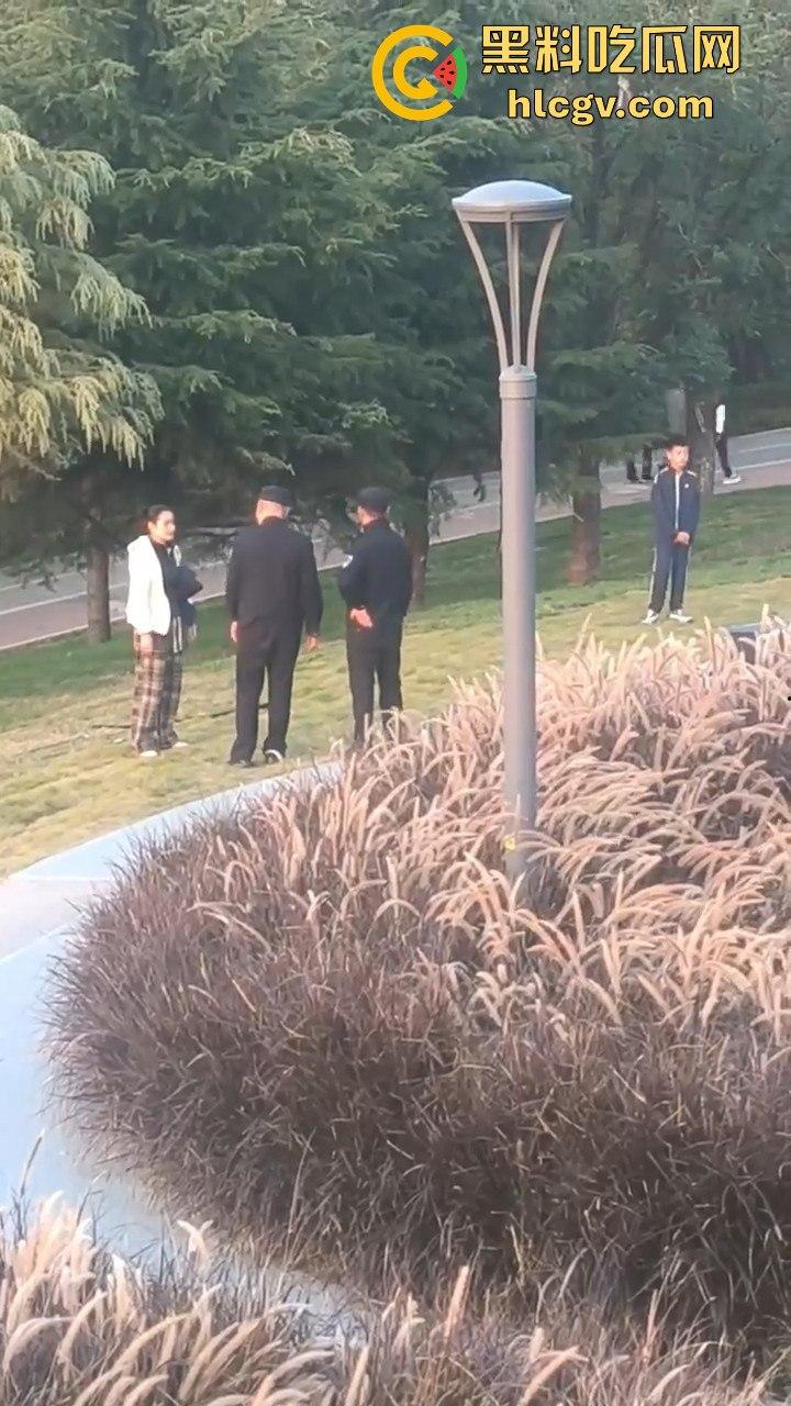 山东网友爆料熊孩子河边射高抛箭!家长嚣张不听劝,网友无奈报警处理!-9