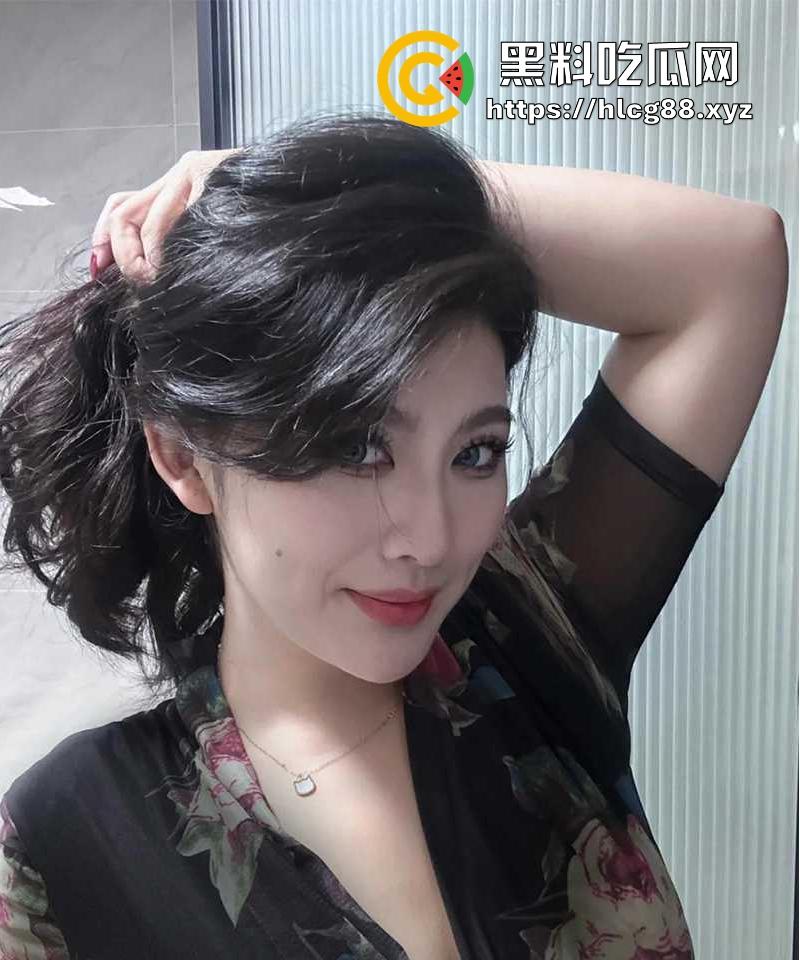 金鸡独立荡秋千 教练我想学这个 女的看样子要激动坏了 待会肯定要大战！-3