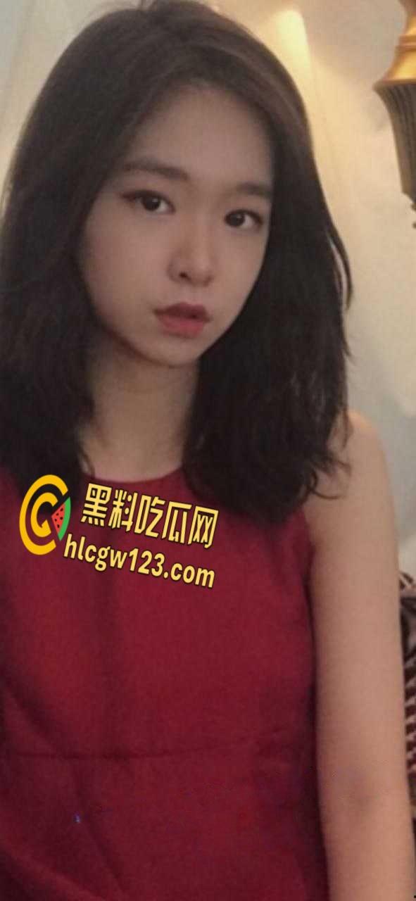 上海极品白领【周佳怡】,曝光公司团建结束后,男同事假意送回家直接强推!-1