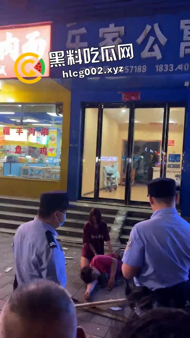 瓜友求瓜！禹州建设路痴情男跳楼现场 情侣吵架吵到跳楼 现场视频流出-7