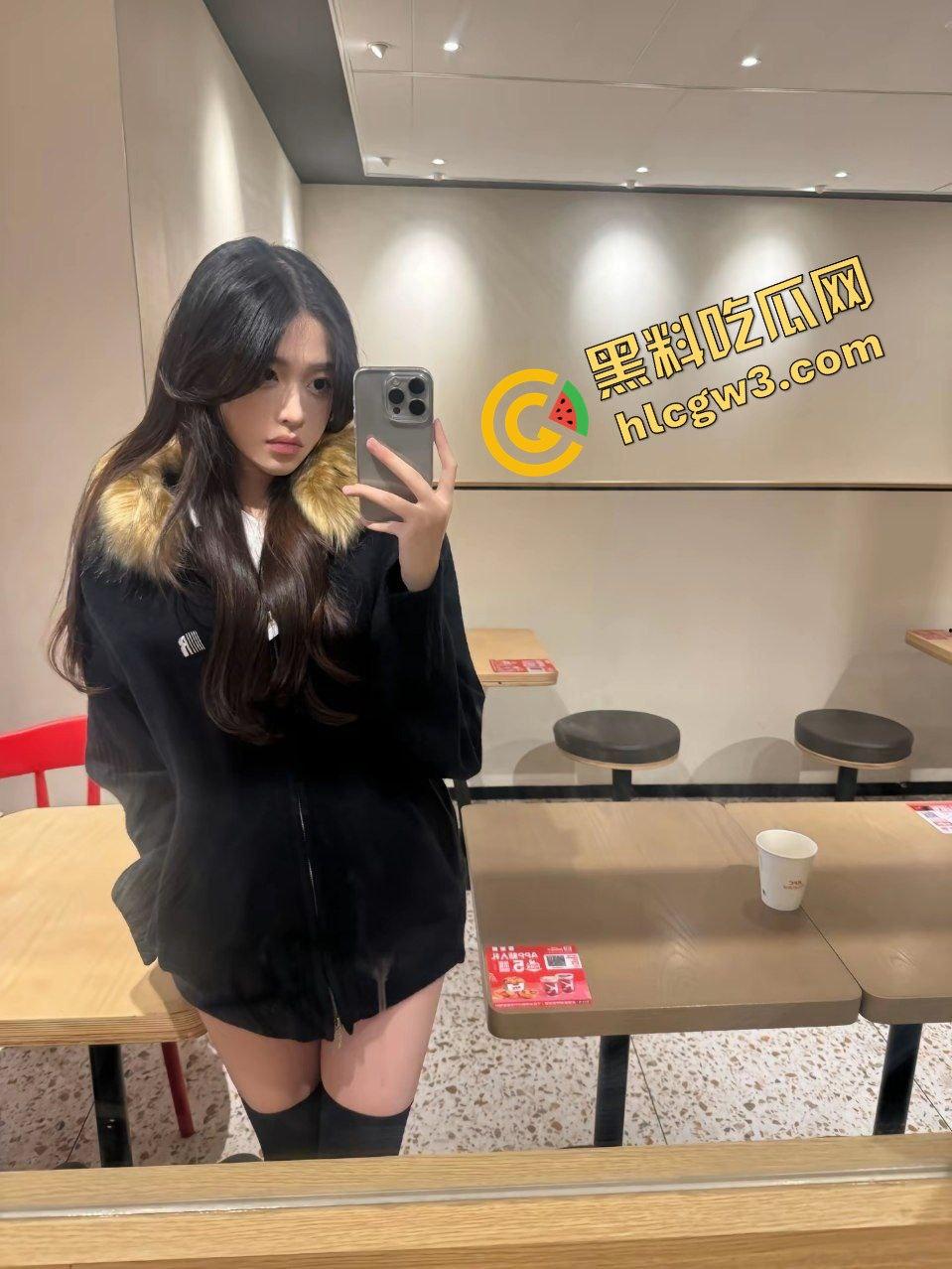 抖音极品美腿反差骚鸡服装网红『鹿子瑜』私下与金主激情 大长腿被抬起猛插粉嫩骚逼!独家曝光!-4