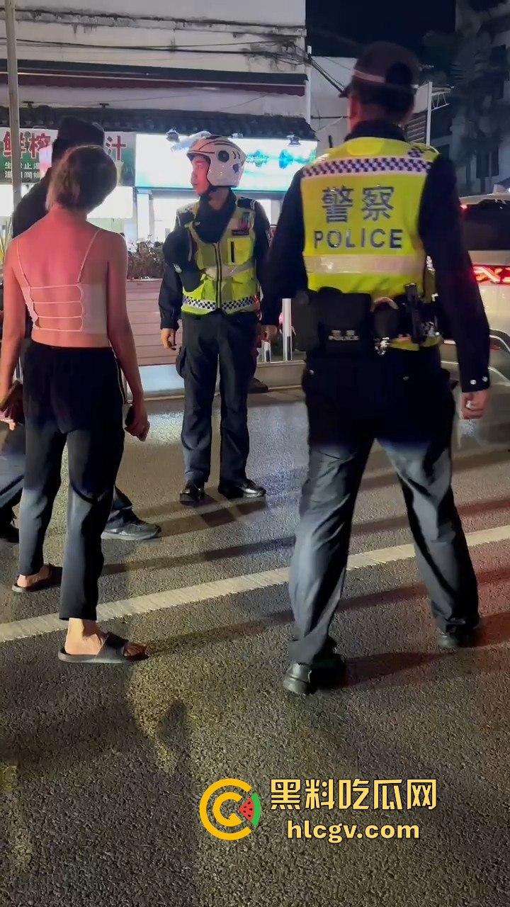 桂林阳朔一女子大马路上失恋大吼!公交车都不敢过,真把自己当西街美景展示了?-2