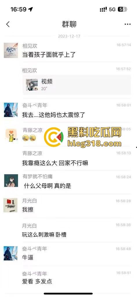 微胖人妻当着儿子面玩自慰，儿子玩手机妈妈玩跳蛋 ，和谐美满家庭，这也太大胆了吧！-1