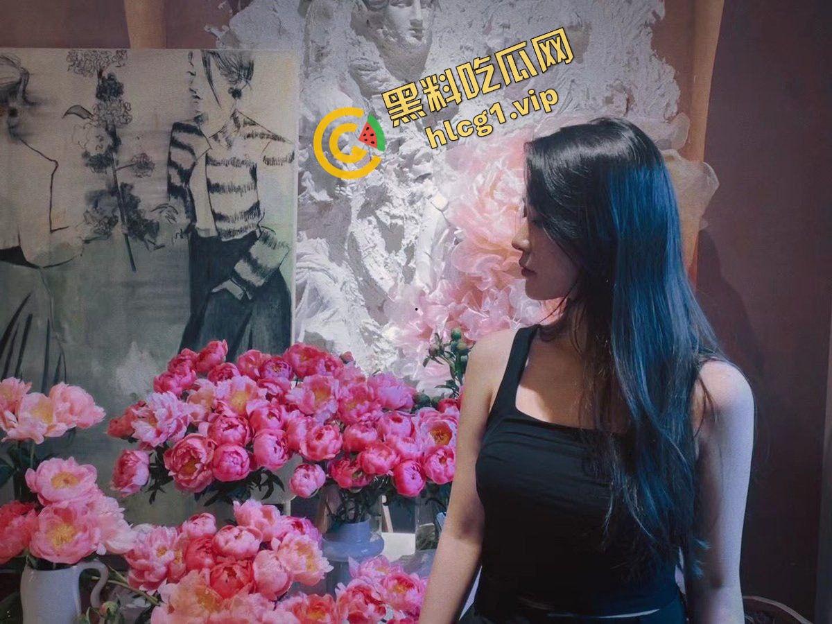 海南琼海人妻反差母狗『江晨』与男友房间后入爆操!骚语淫叫不断!-2