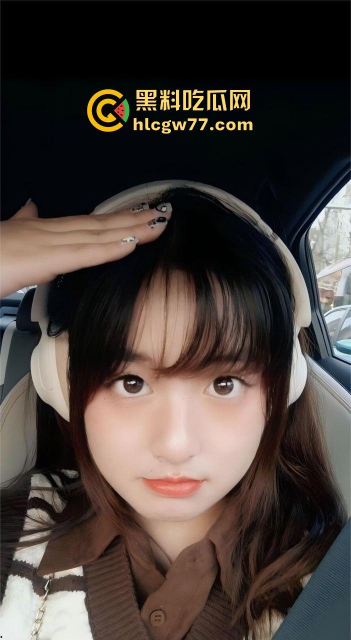 徐州医科大学大四可爱学姐【薛艺琳】表面乖女实则骚货，背着纯情男友网上调情 极致的反差母狗！-1