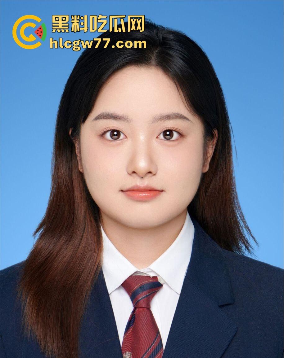 徐州医科大学大四可爱学姐【薛艺琳】表面乖女实则骚货，背着纯情男友网上调情 极致的反差母狗！-2